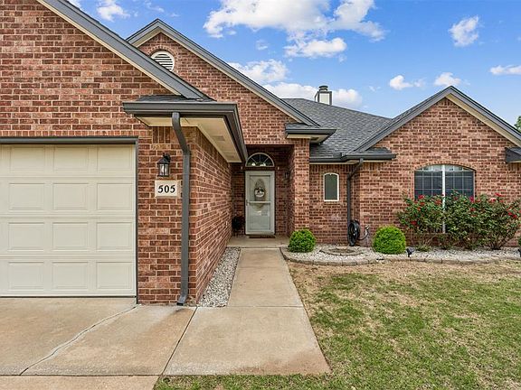 2nd image of 505 Oakdale Dr