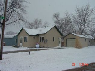 1122 17th St, Gothenburg, NE 69138