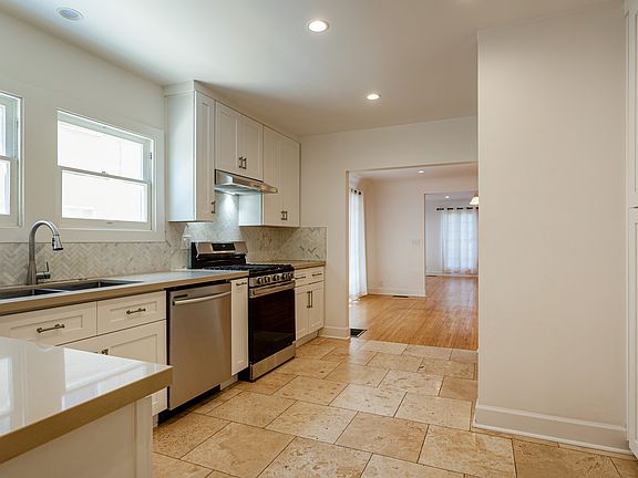 5th image of 840 S Curson Ave