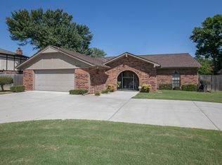 9111 E 67th Pl, Tulsa, OK 74133