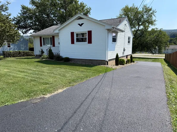 25 S Oak St, Fairchance, PA 15436
