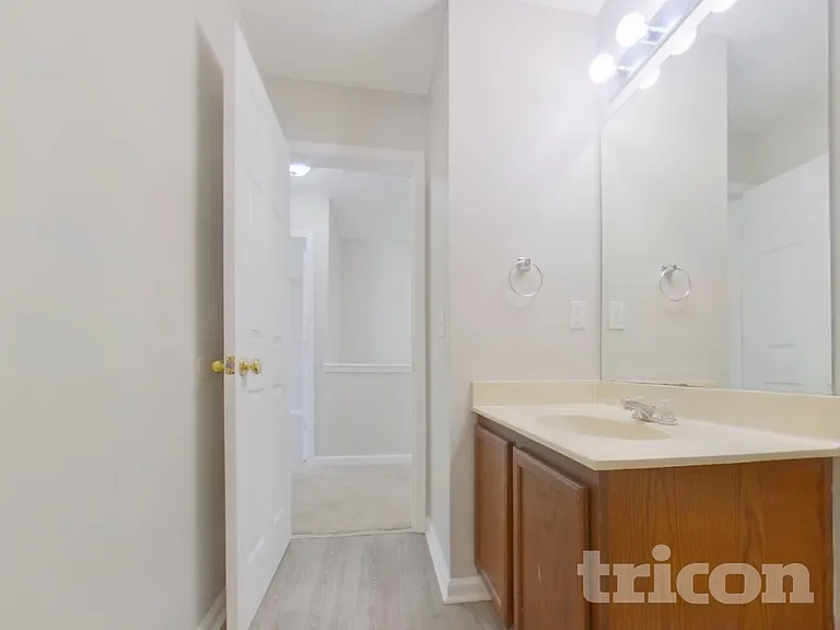 401 Silver Spring St — Photo 11