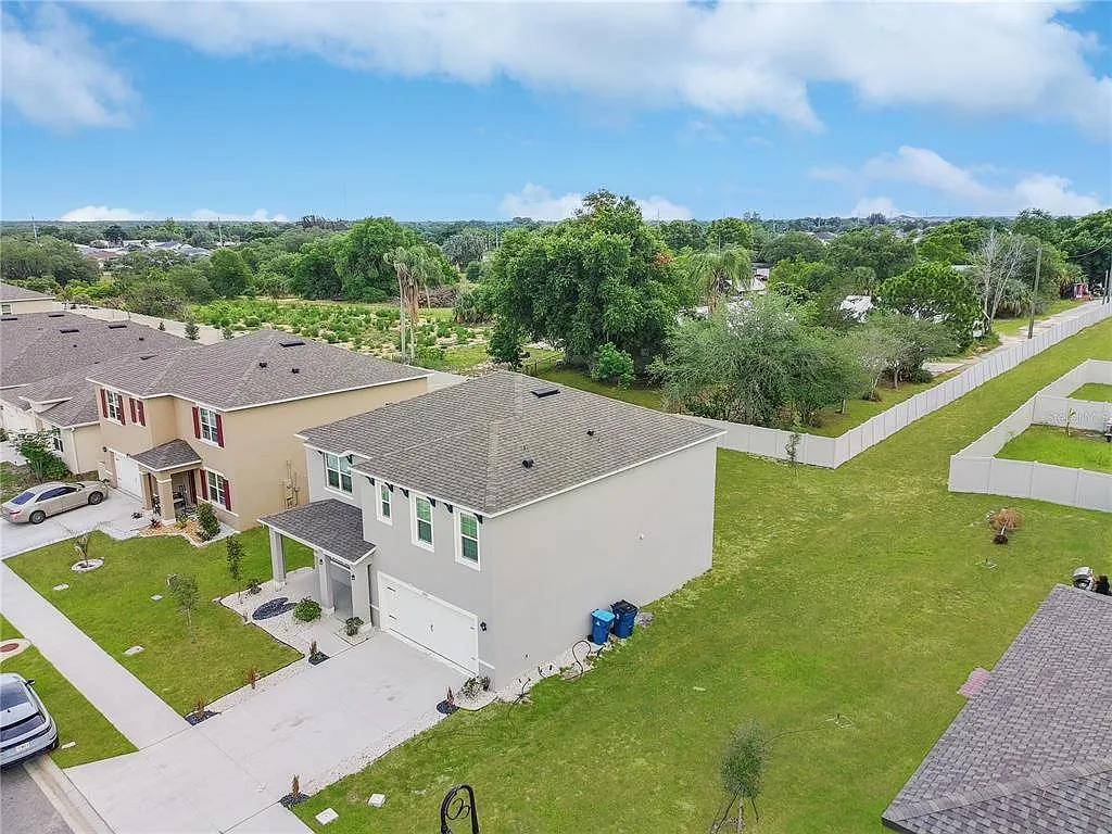 5 bed, 3.0 bath, 2696 sqft, $3,400 — Photo 3