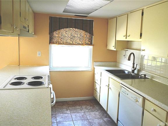 3rd image of 1439 Crown Point Ct