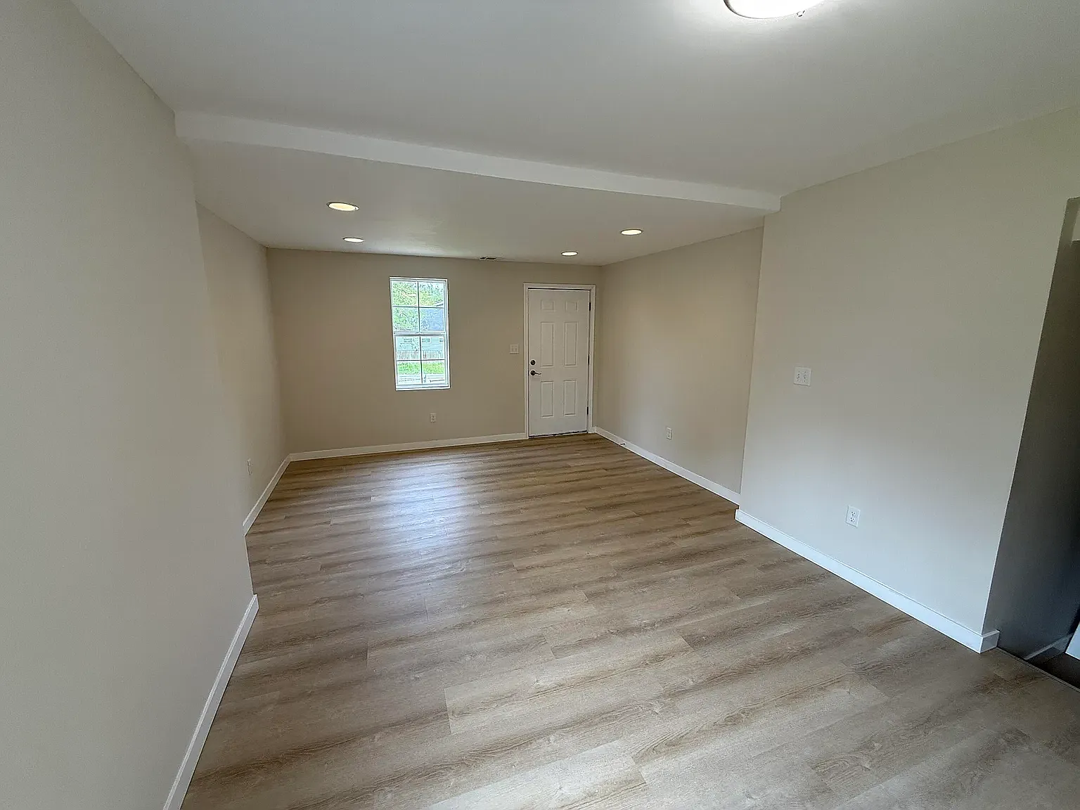 2 bed, 748 sqft, $1,500 — Photo 3