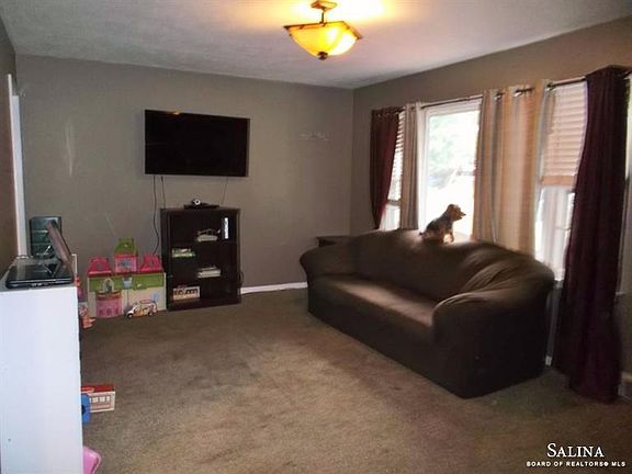 3rd image of 512 Woodlawn Ave