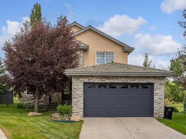 81 Royal Crest Ter NW, Calgary, AB T3G 4M2