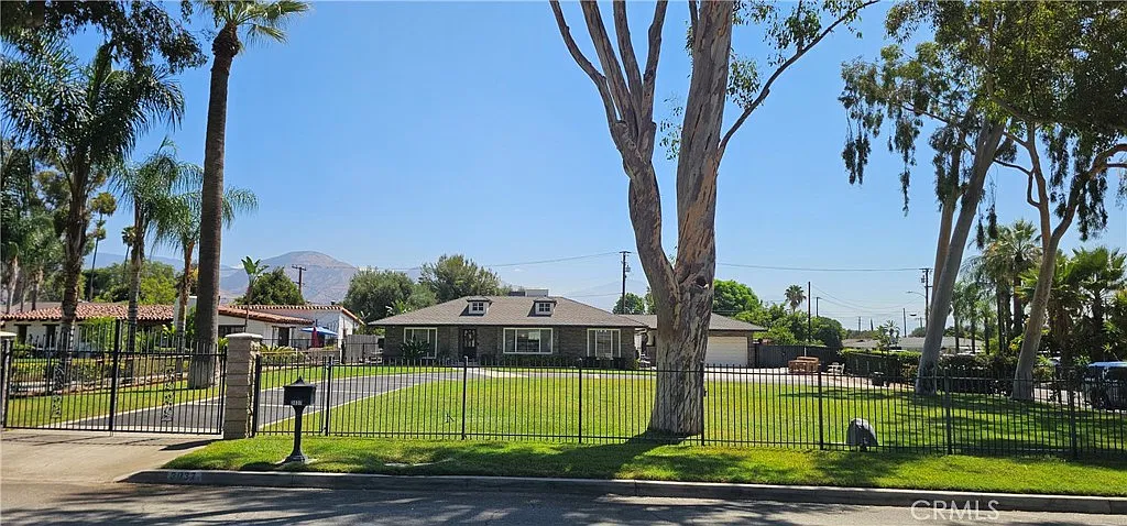 3 bed, 1740 sqft, $3,500 — Photo 2