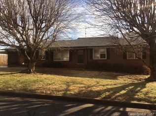 906 Thomas St, Statesville, NC 28677