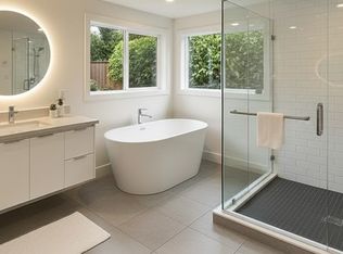 (Undisclosed Address), West Vancouver, BC V7T 1Y1