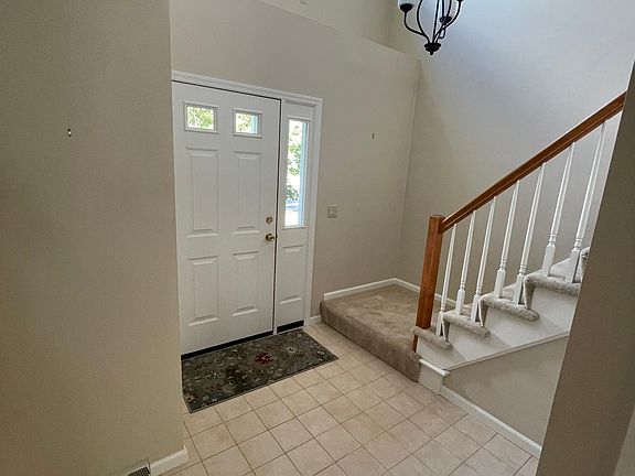 4th image of 10 Woodside Dr
