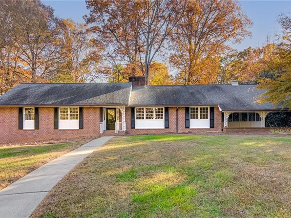1928 Oakland Dr, Winston Salem, NC 27106