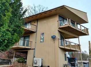 15836 W Lake Rd, Branchport, NY 14418