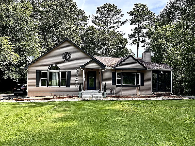 2201 E Lee Rd SE — Photo 18