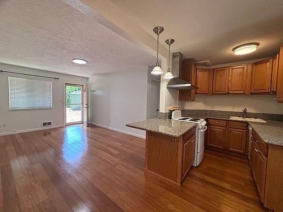 5th image of 9310 SE Sherrianne Ct #1