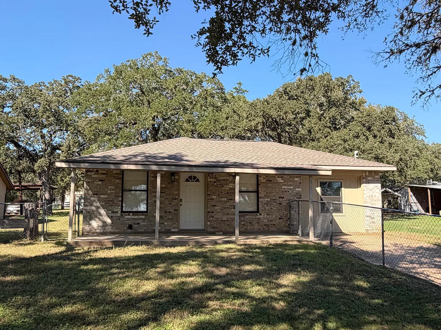 3 bed, 1200 sqft, $1,600 — Photo 1