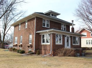 460 S 4th St, Bird Island, MN 55310