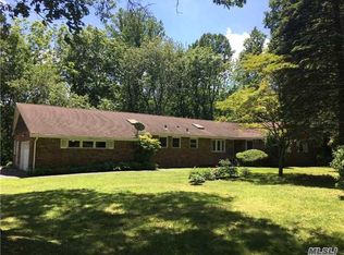 24 Balsam Dr, Dix Hills, NY 11746