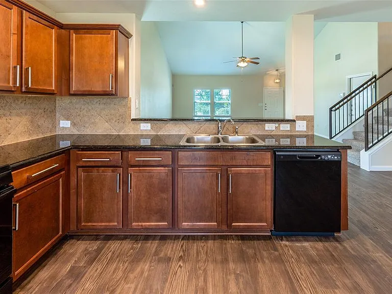 710 Mitchell Dr — Photo 8