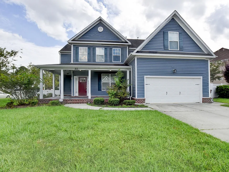 813 Evelyn Way
