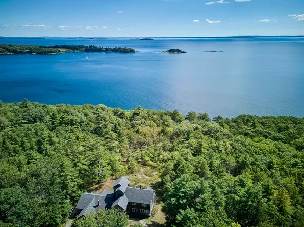 15 Wildwood Lane, Rockport, ME 04856