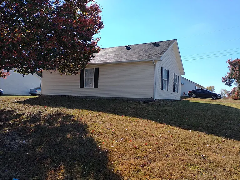 224 Kiester Dr — Photo 2