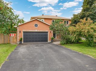 1 Hedgerow Ln, Ottawa, ON K2S 1C9
