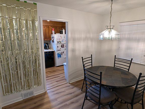 5th image of 18 Steinway Ave