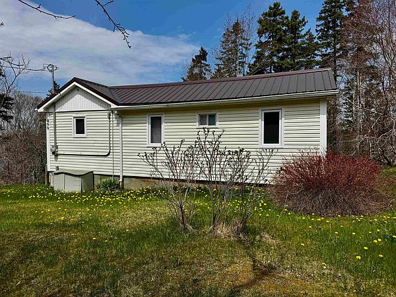 3rd image of 499 Corbetts Cove Rd