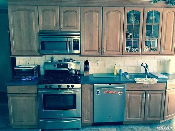 3rd image of 32 E End Ave