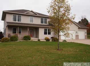 630 Rosewood Ln, Le Center, MN 56057