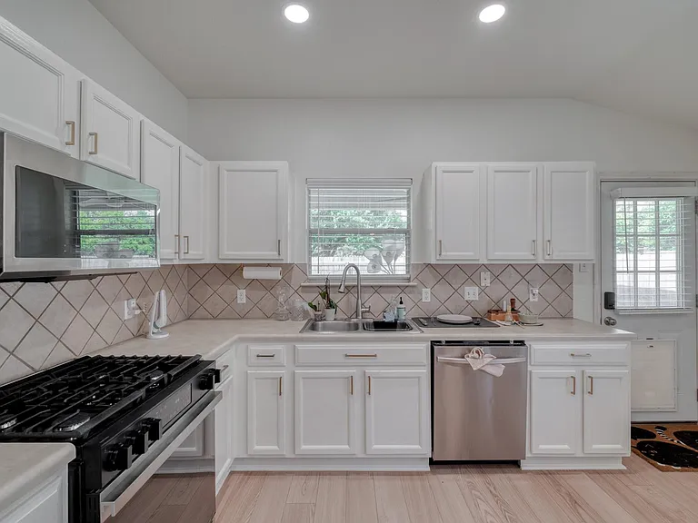 436 Grey Feather Ct — Photo 8