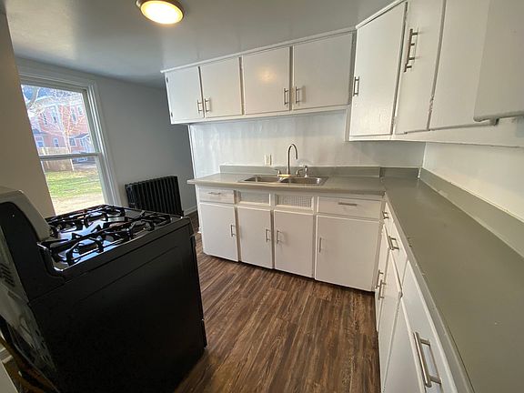 4th image of 415-417 Oak St #1