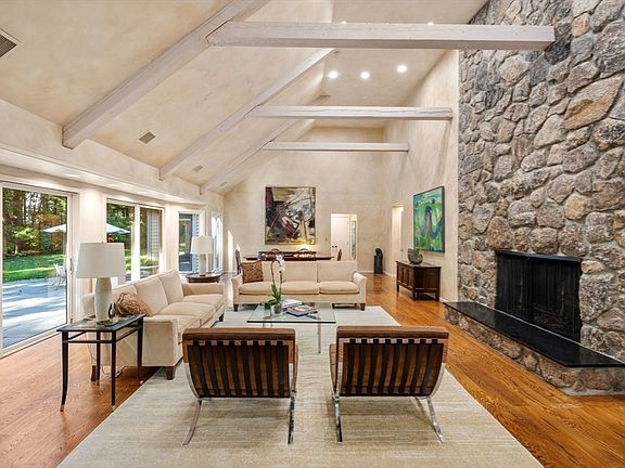 4th image of 24 Trailside Rd