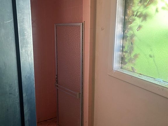 2nd image of 3259 Capitol Boulevard S