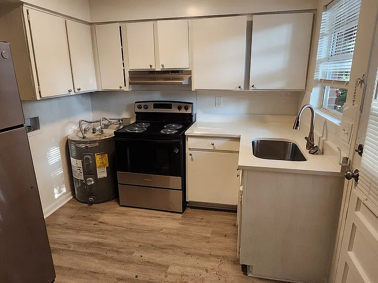 1234 Peacock Ave #1 — Photo 6