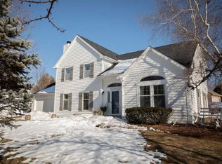 W276N2625 Wildflower Rd, Pewaukee, WI 53072