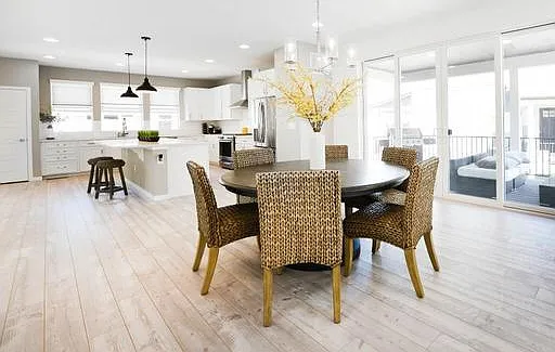 dining/kitchen