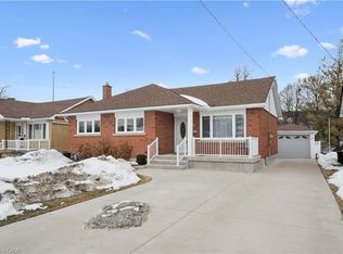 390 Dumfries Ave, Kitchener, ON N2H 2G1