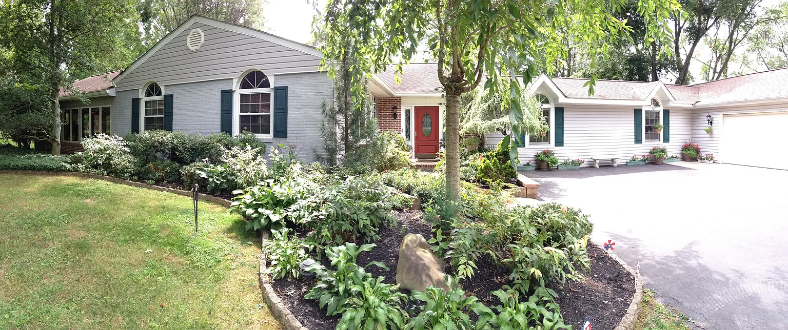 1258 Buck Ln photo 1