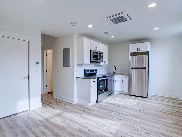 11 E Walnut St #3 — Photo 8