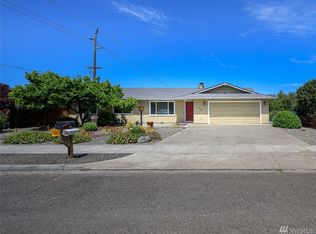 414 E Willow St, Sequim, WA 98382