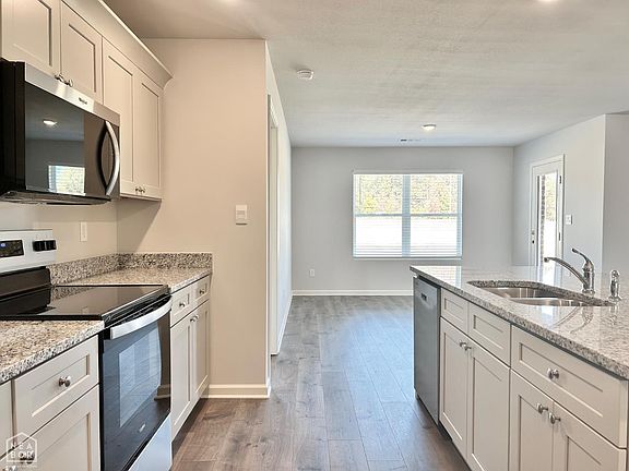3rd image of 3400 Hawthorn Way
