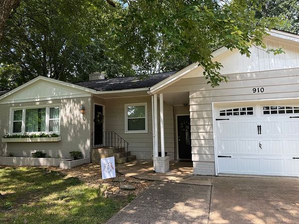 910 Cole Dr SE