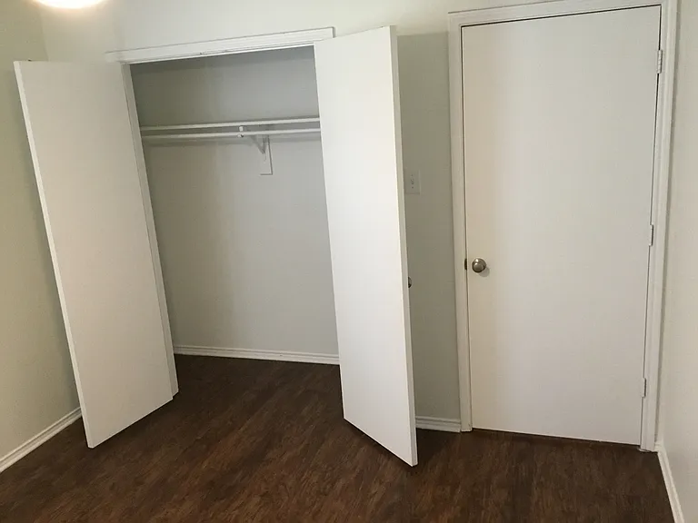 8400 Beaufort Ct — Photo 17