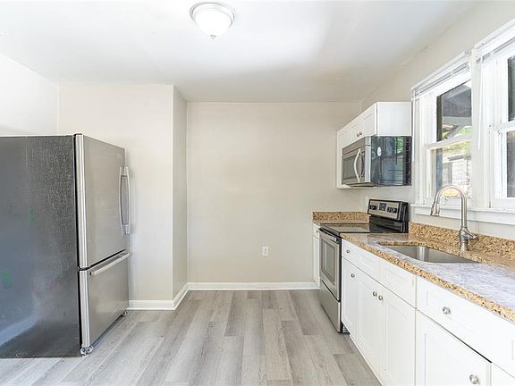 3rd image of 106 Avenue D SW