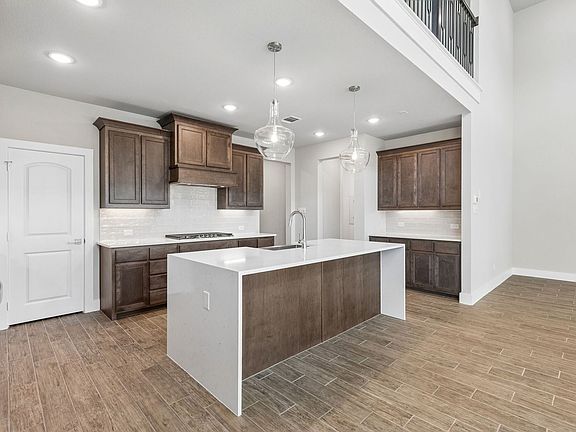 4th image of 1011 Goldenrod Dr