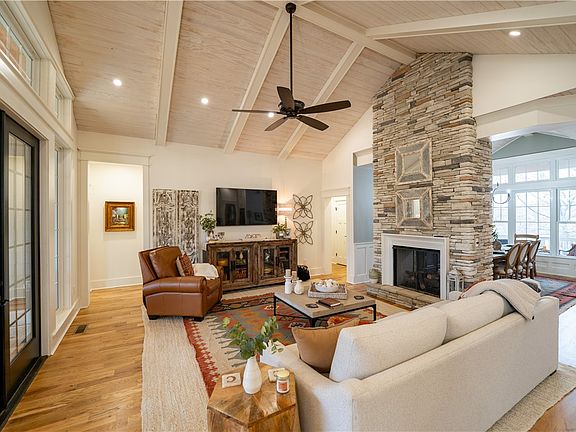 5th image of 1819 Cross Creek Dr