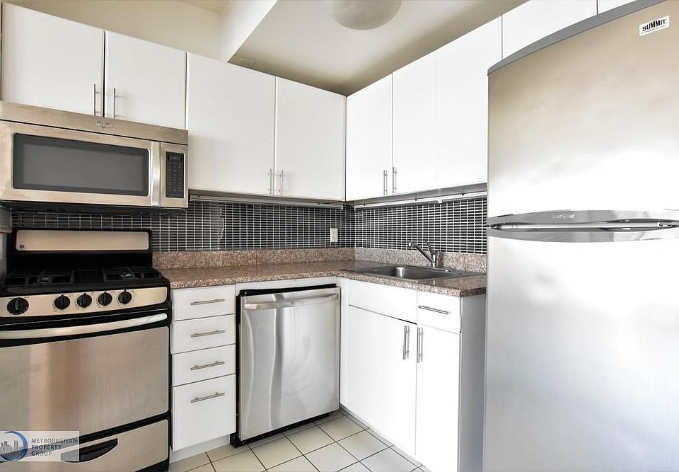 2nd image of 460 W 20th St APT 5C