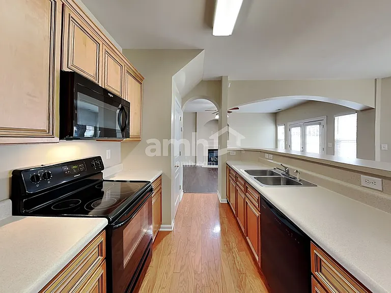 11112 Heritage Green Dr — Photo 3